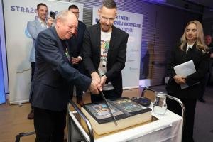 __2025_H_R_N_C_R_I_K_O_V_A_FOTO_KRST_KNIHY (9).JPG